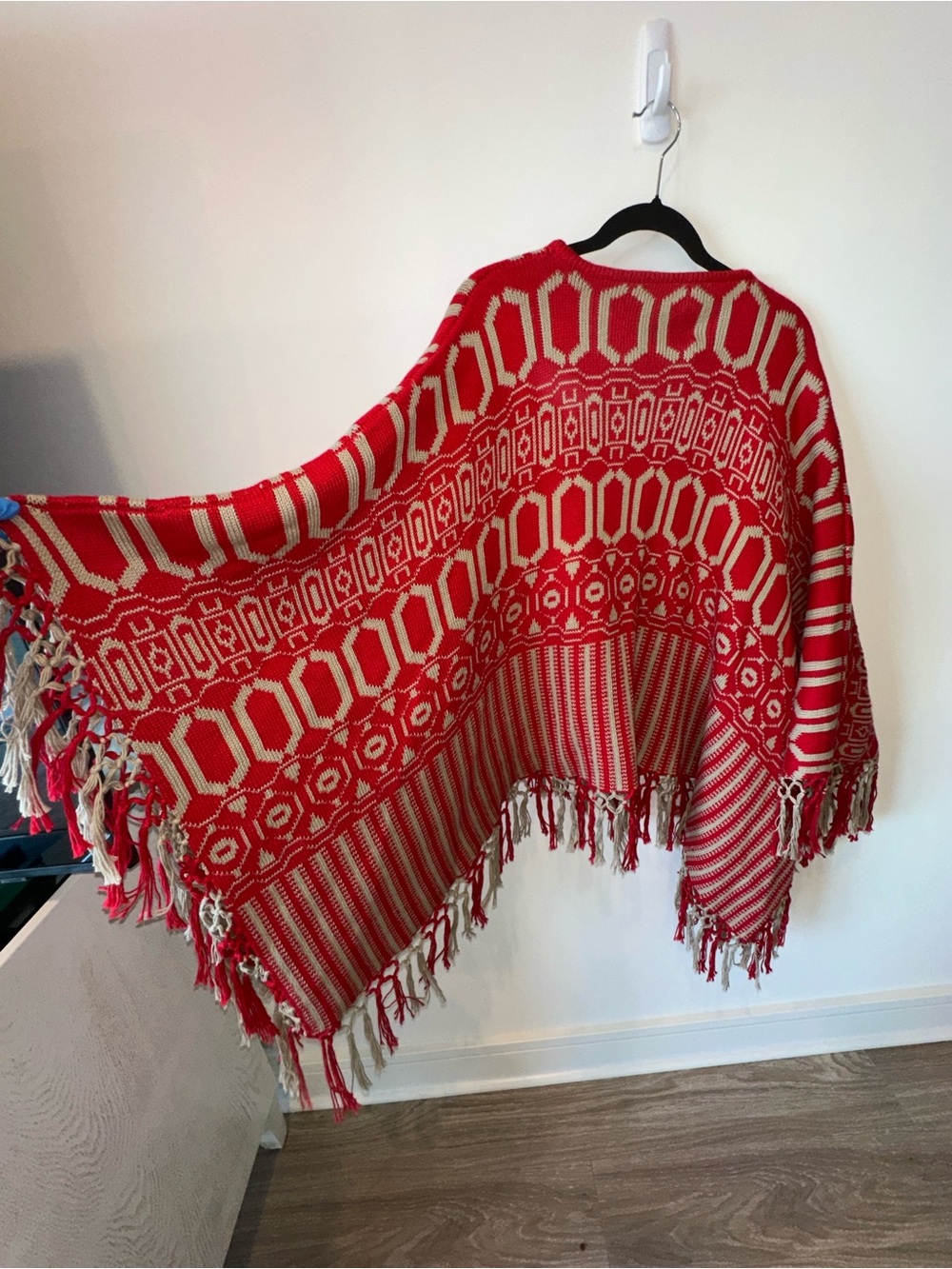 Aplaca collections - Red Patterned Fringe Sweater Poncho - Unknown Brand - Picture 11 of 11